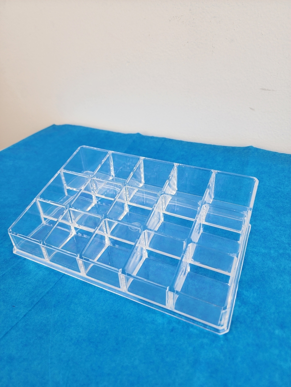 Clear Acrylic 15 Compartment Makeup Organizer Tray  Transparent